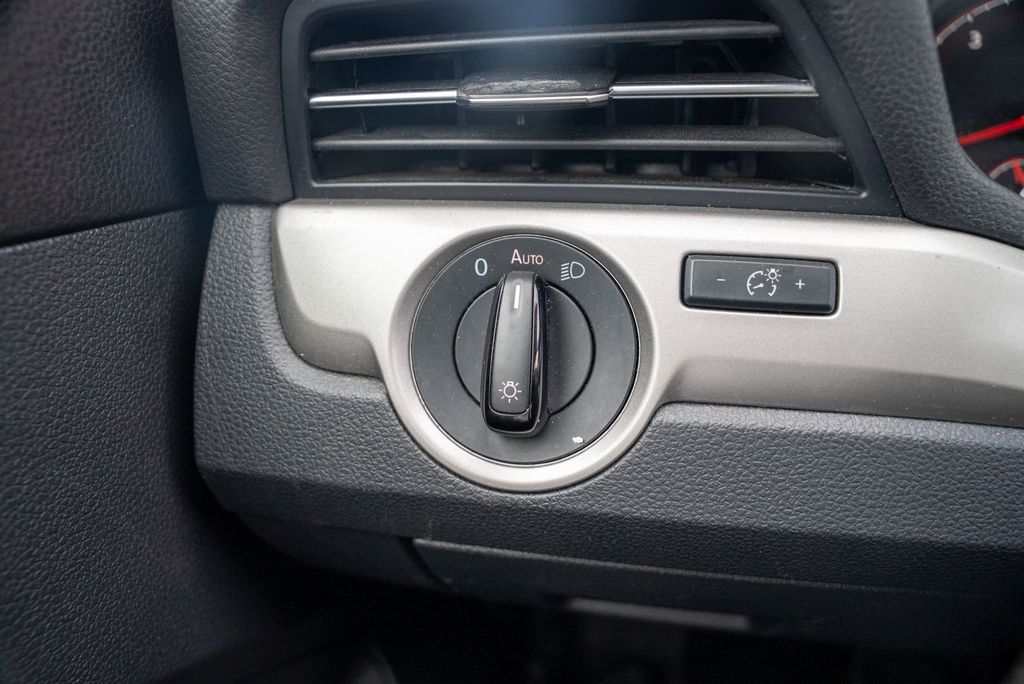 2021 Volkswagen Passat 2.0T SE photo 19