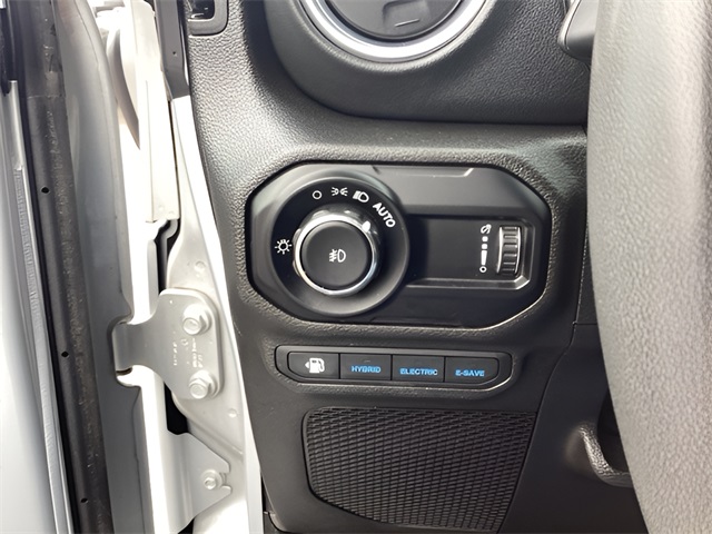 2023 Jeep Wrangler Sahara 4xe photo 13