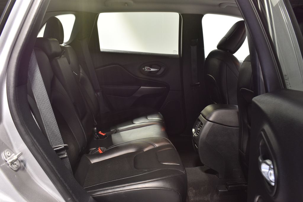 2020 Jeep Cherokee Latitude photo 26