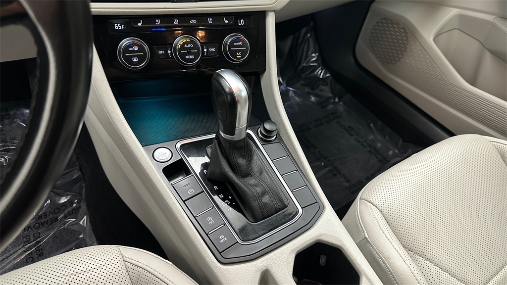 2019 Volkswagen Jetta SEL Premium photo 13