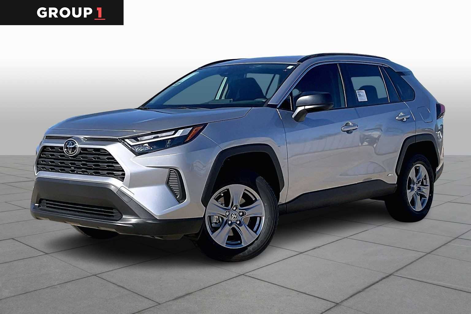 2025 Toyota RAV4 LE's photo