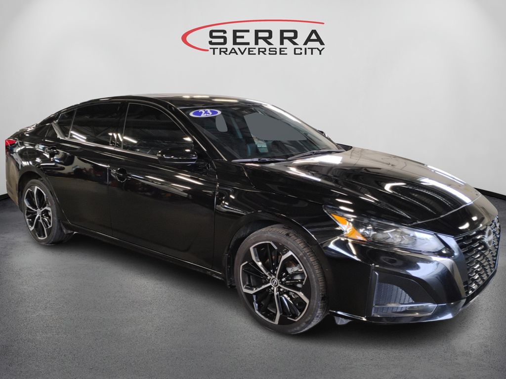 2023 Nissan Altima 2.5 SR photo 3