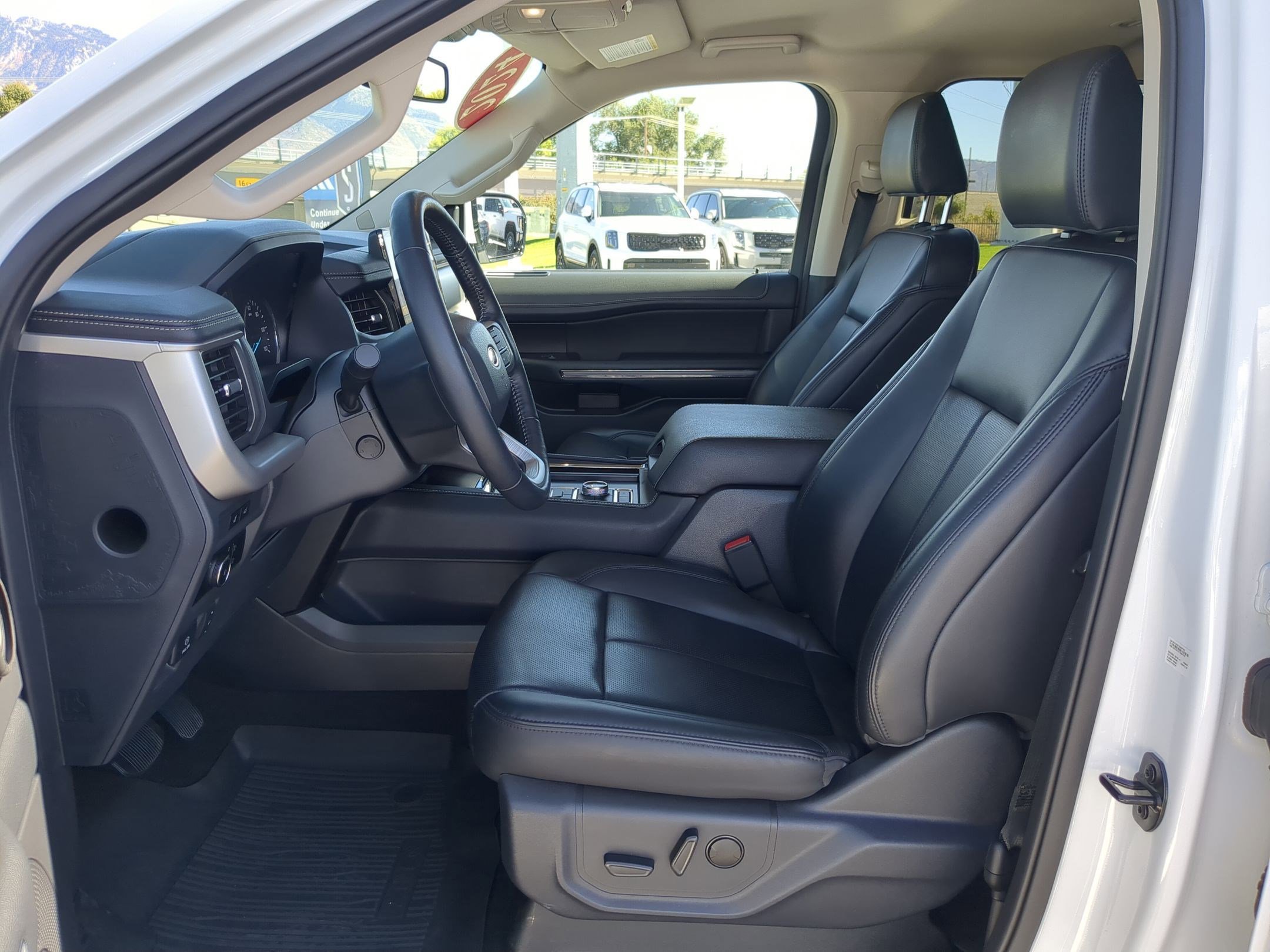 2024 Ford Expedition MAX XLT photo 16