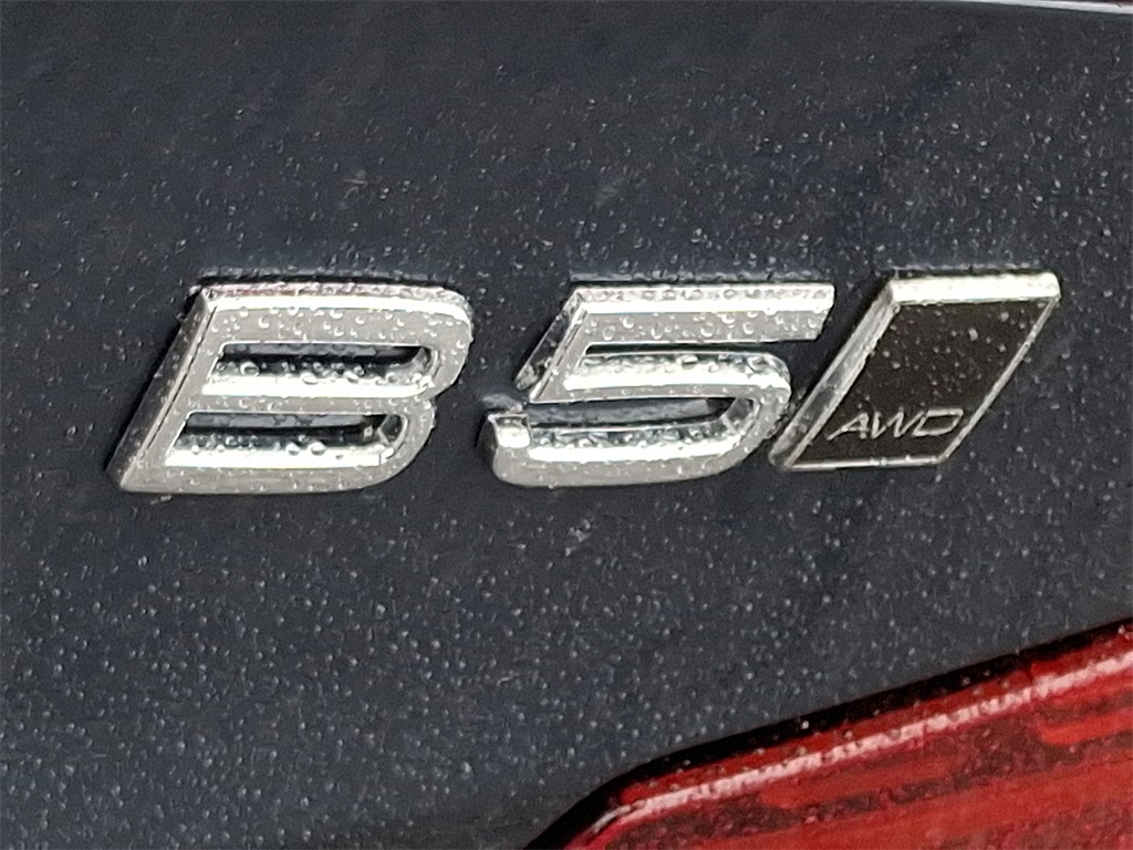 2025 Volvo S60 B5 Core photo 30