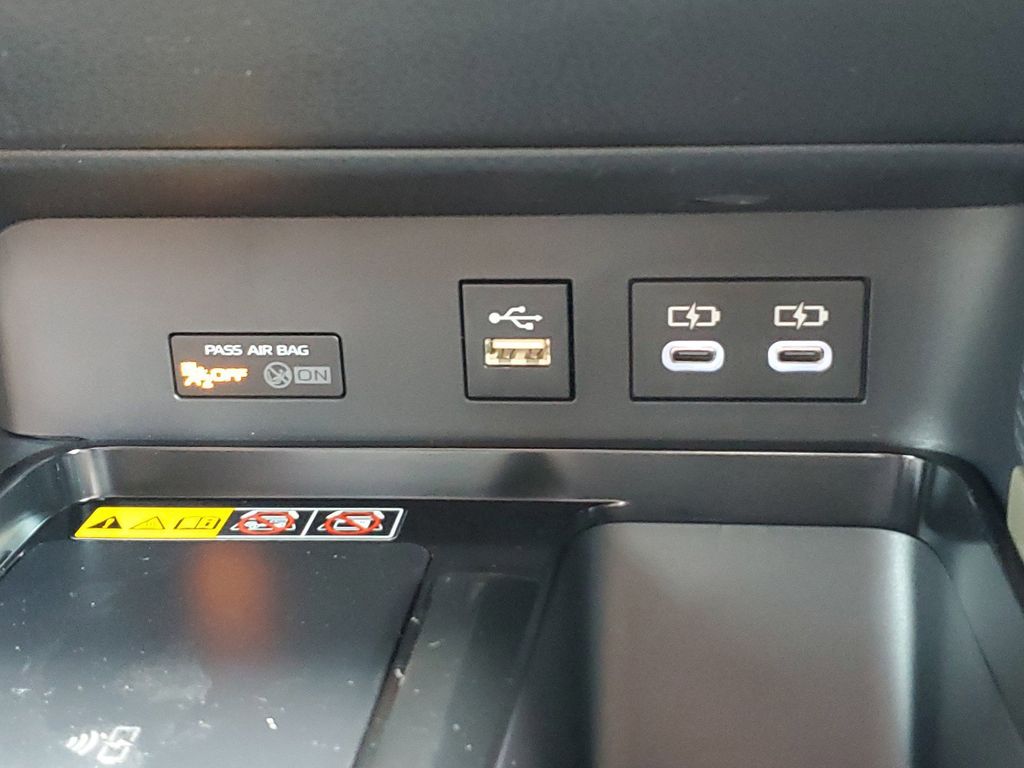 2025 Toyota Camry SE photo 26