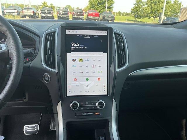 2022 Ford Edge ST photo 16