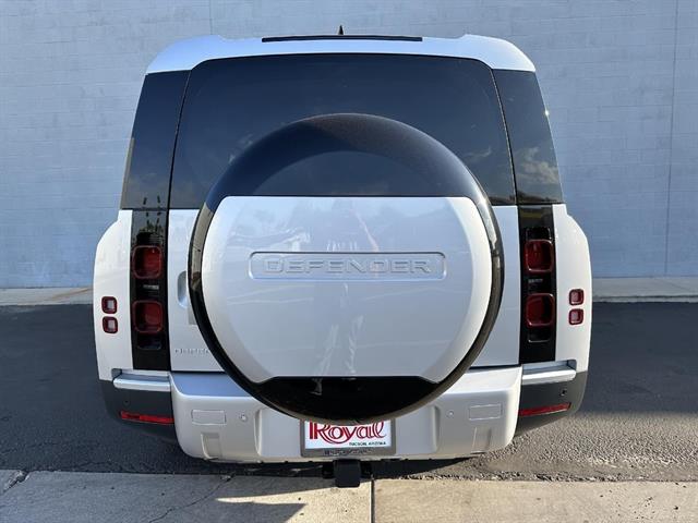 2024 Land Rover Defender S photo 3