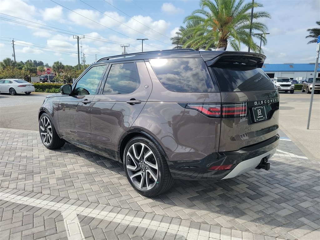 2025 Land Rover Discovery Metropolitan Edition photo 2