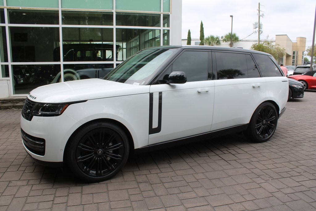 2025 Land Rover Range Rover SE's photo