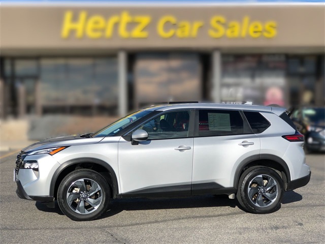 2024 Nissan Rogue SV's photo