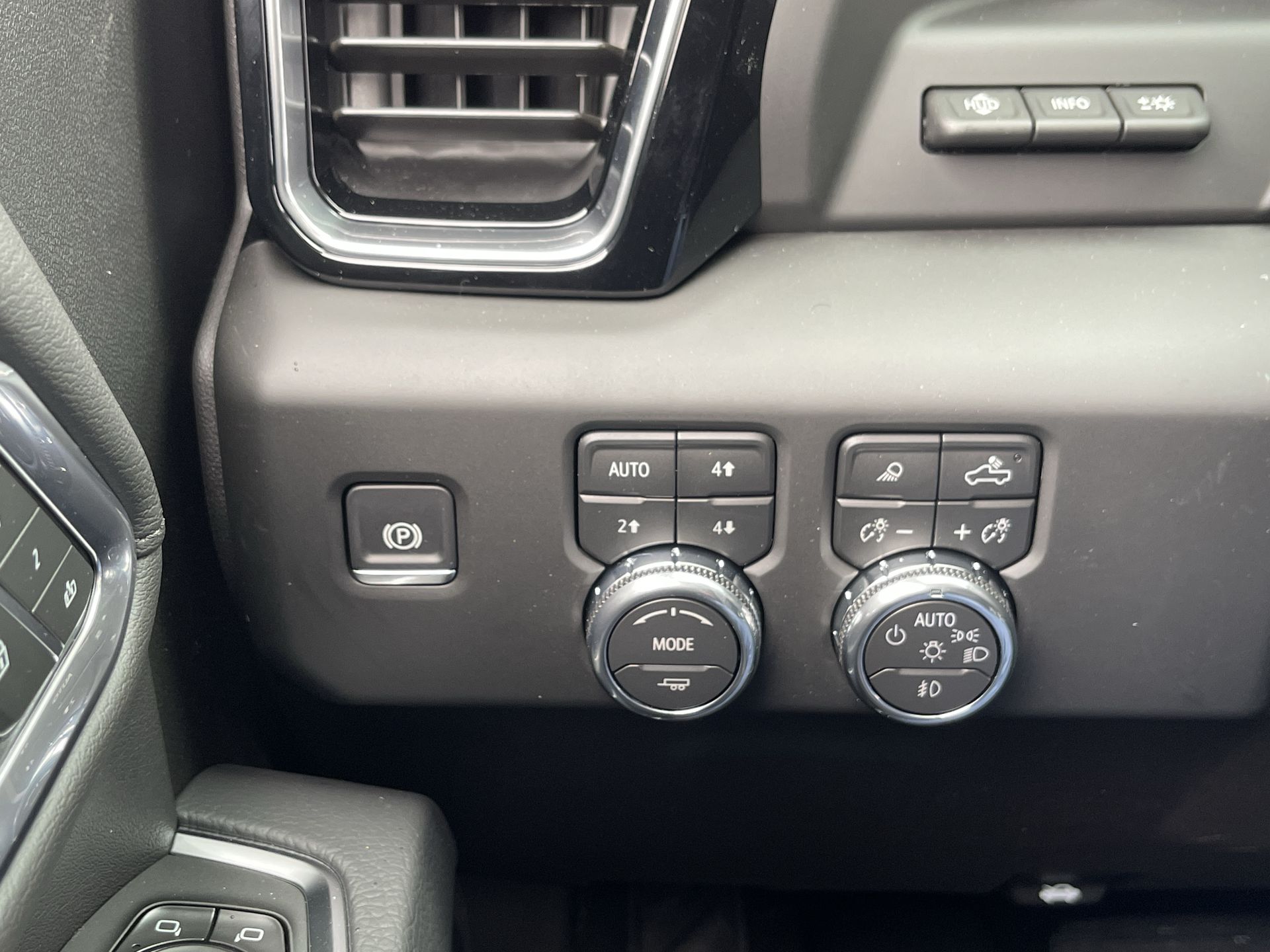 2026 Gmc Sierra 3500 HD Denali photo 17