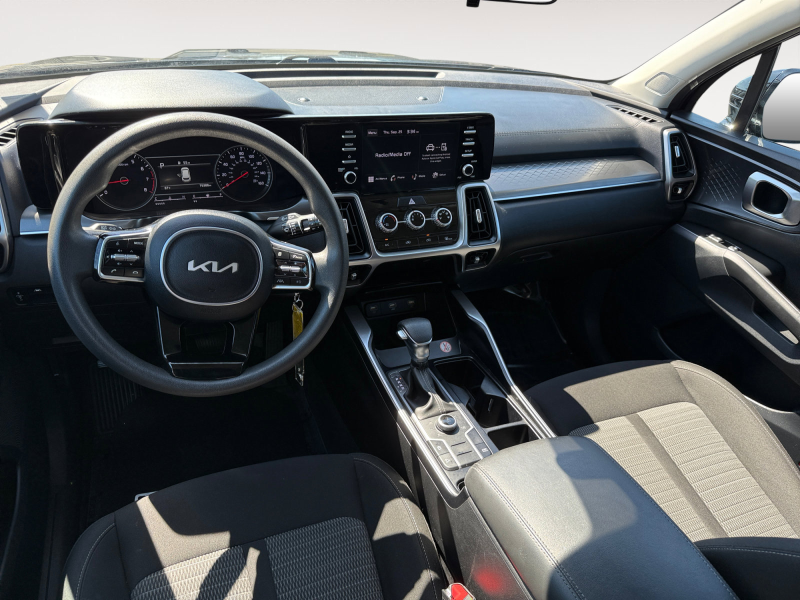 2023 Kia Sorento LX photo 15