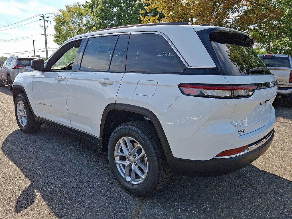 2025 Jeep Grand Cherokee Laredo X photo 3