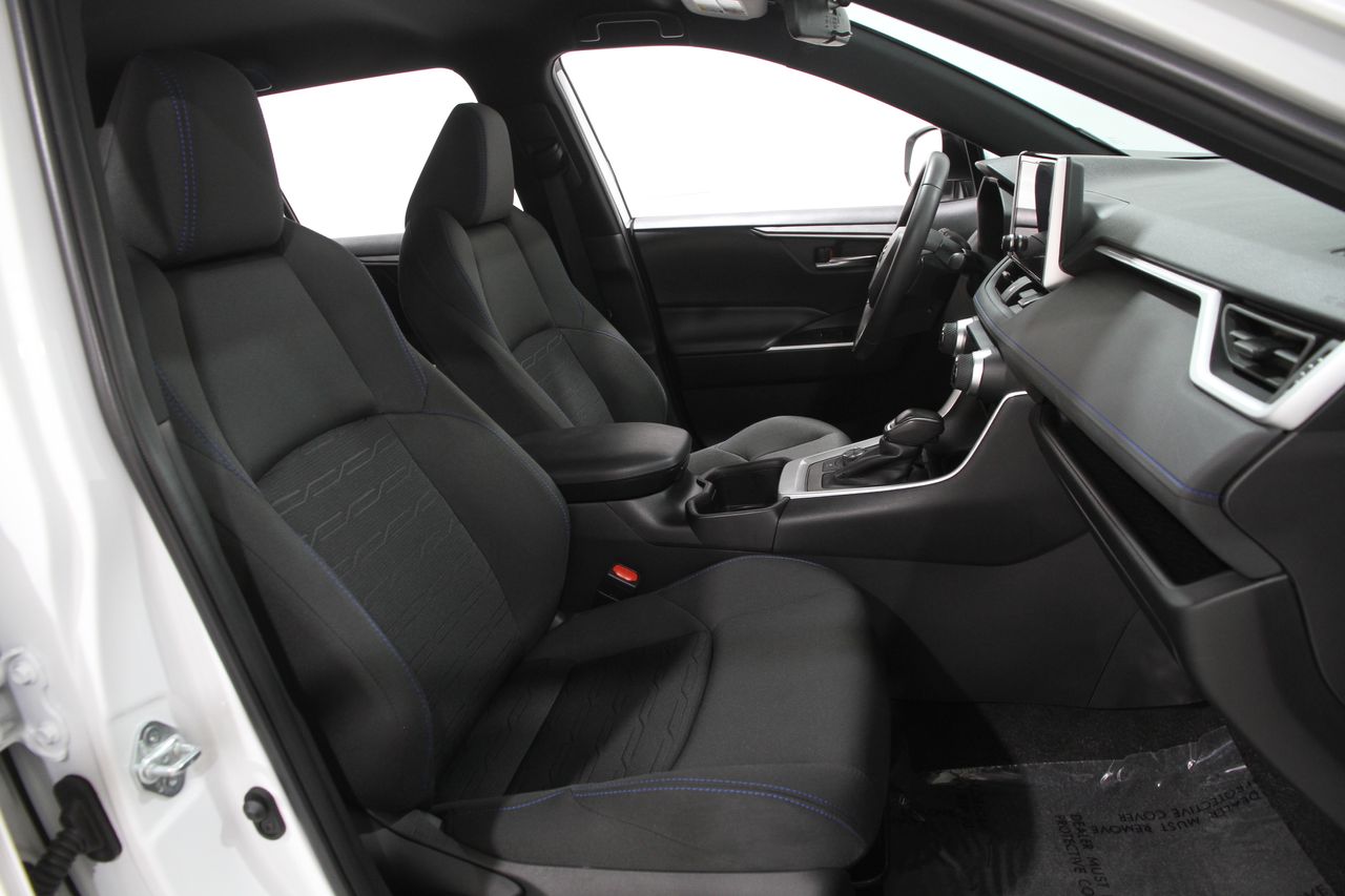 2024 Toyota RAV4 Hybrid SE photo 16