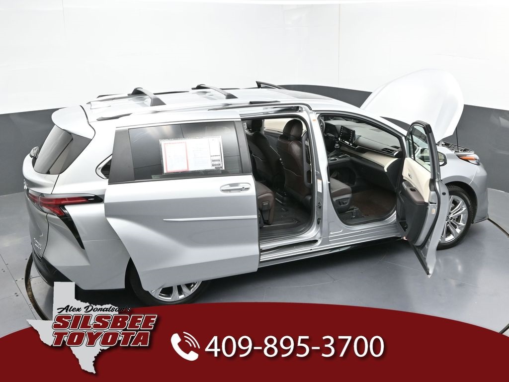 2022 Toyota Sienna Platinum photo 31