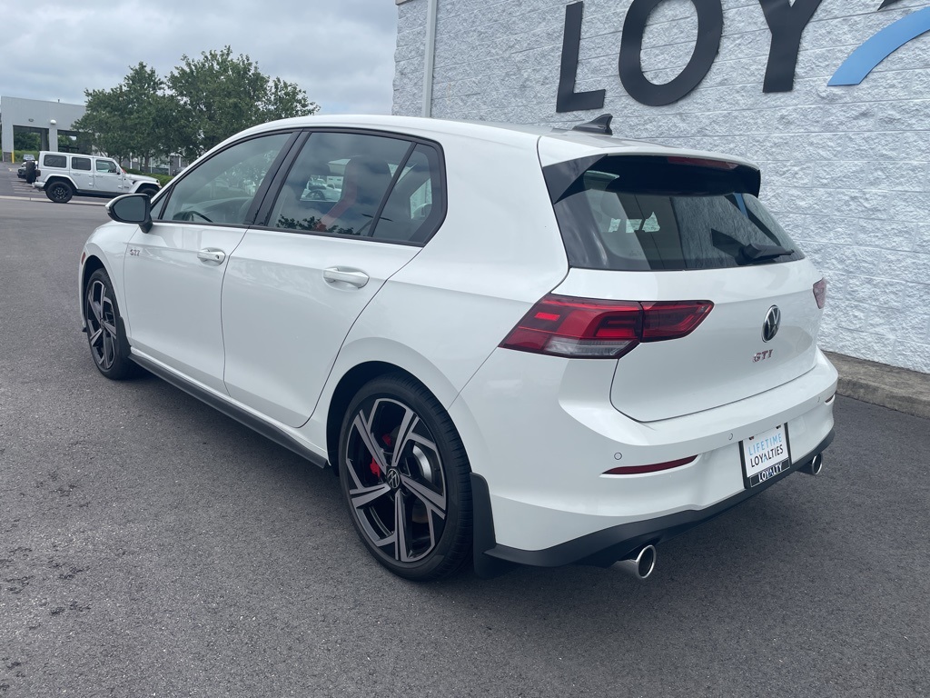 2025 Volkswagen Golf GTI SE photo 4