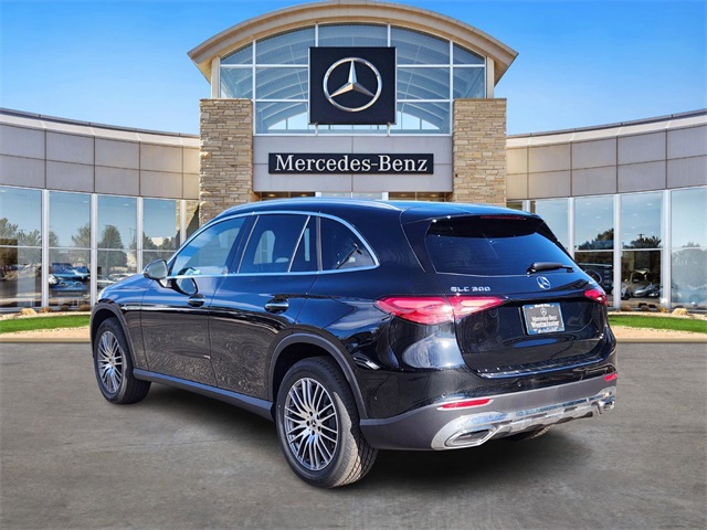 2026 Mercedes Benz GL 300 4MATIC photo 2