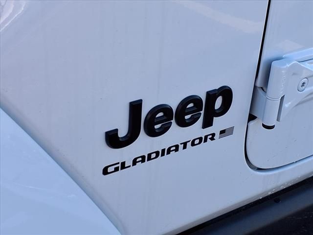 2025 Jeep Gladiator Willys photo 18