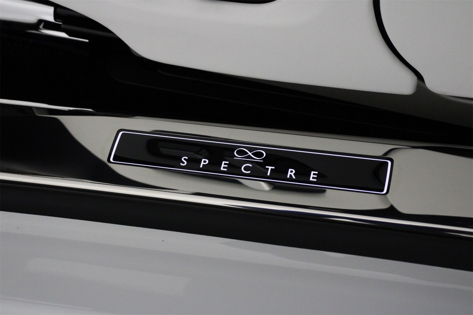 2025 Rolls Royce Spectre photo 14