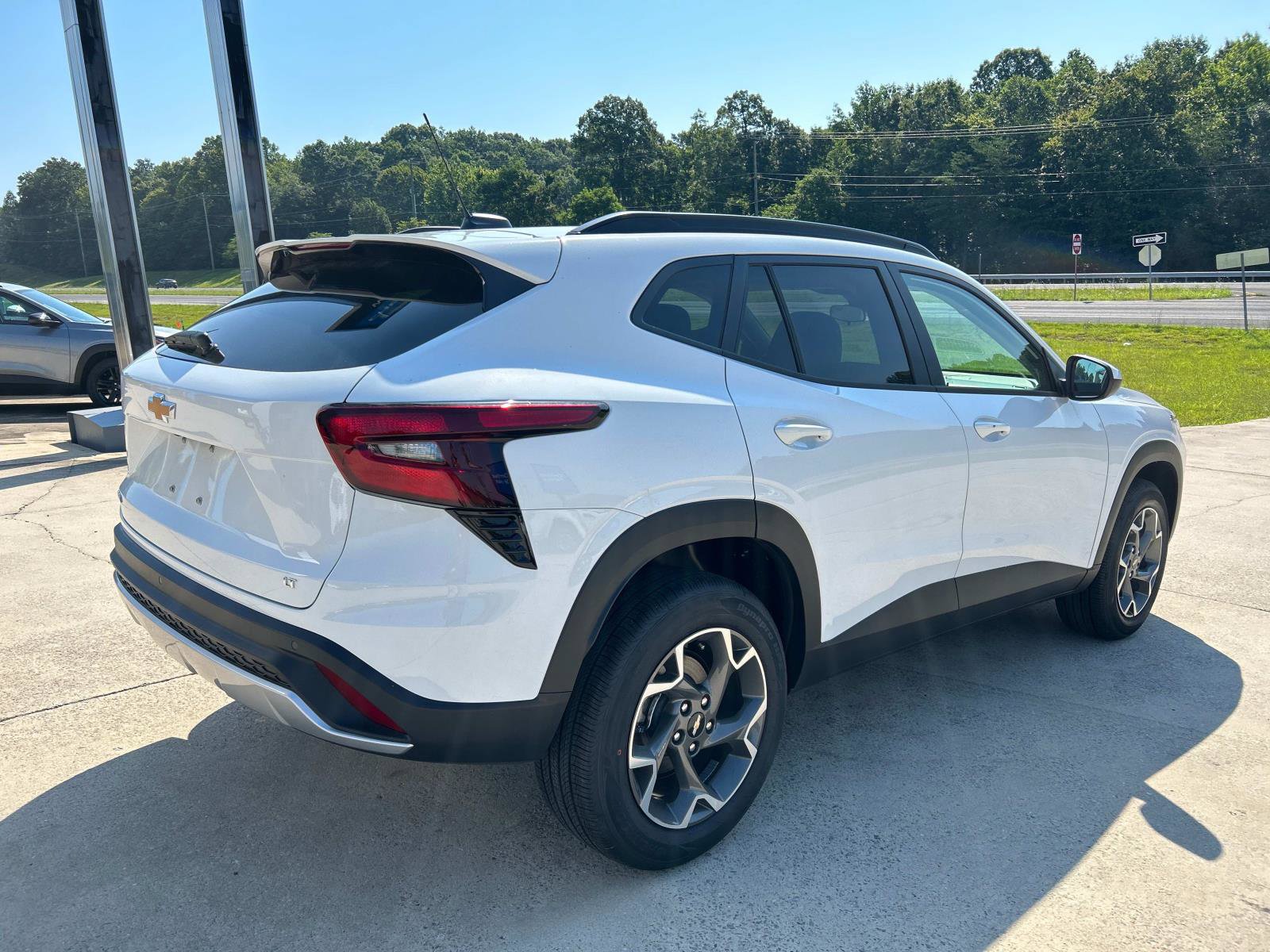 2025 Chevrolet Trax LT photo 4