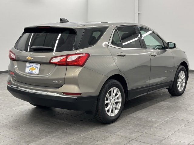 2018 Chevrolet Equinox LT photo 2