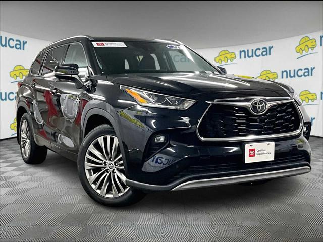 2022 Toyota Highlander Platinum's photo