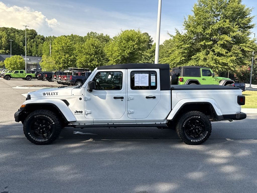 2022 Jeep Gladiator Willys photo 2