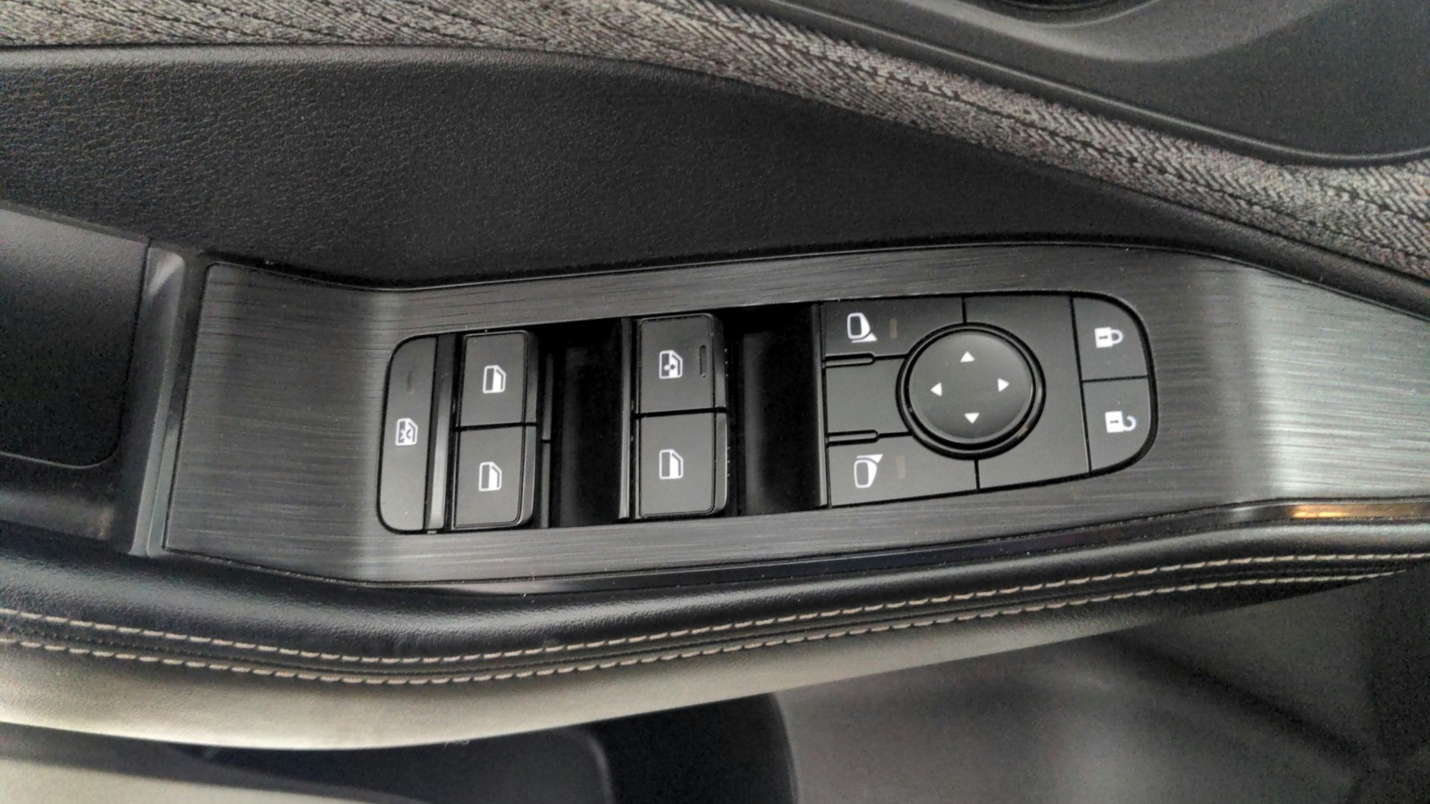 Used 2023 WHITE Nissan SV image 20