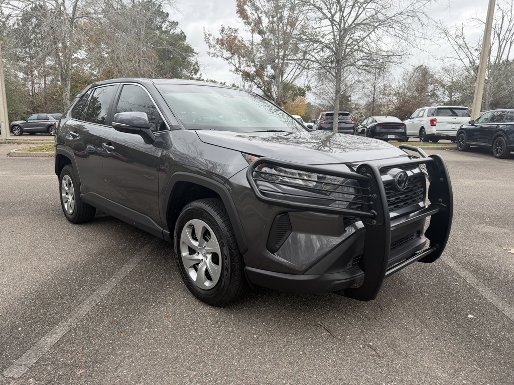 2022 Toyota RAV4 LE's photo