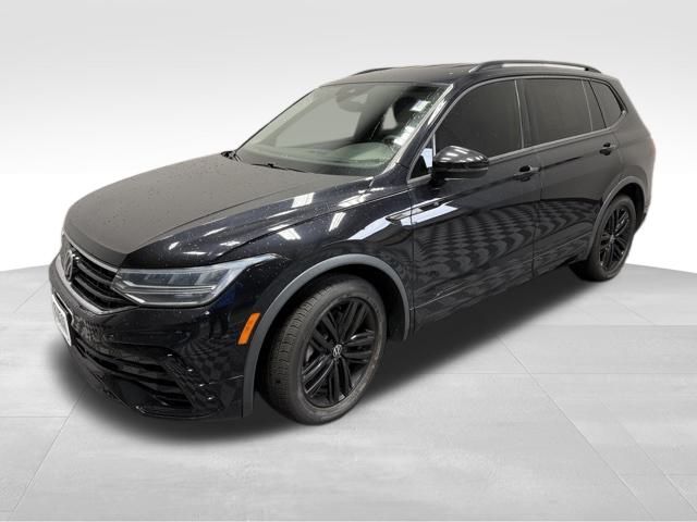 2022 Volkswagen Tiguan SE R-LINE BLACK's photo