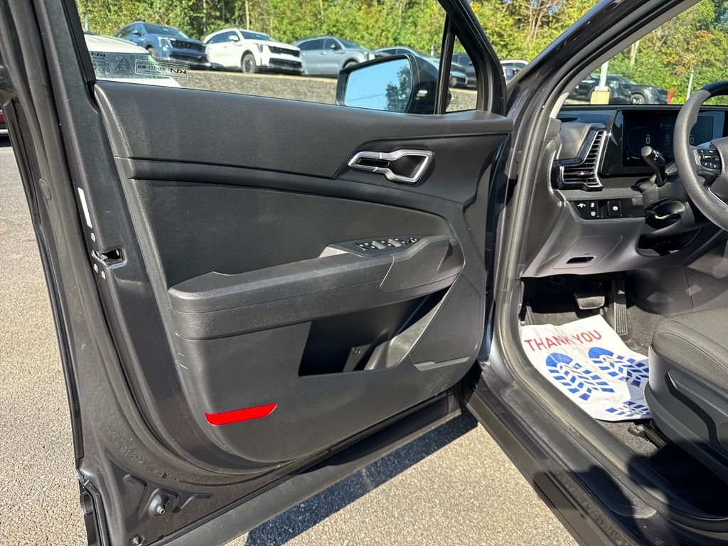 2023 Kia Sportage Hybrid LX photo 10
