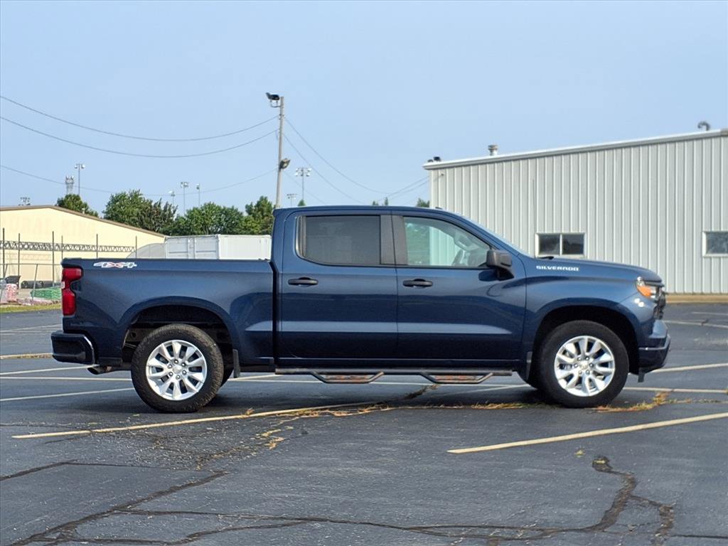 2022 Chevrolet Silverado 1500 Custom photo 2