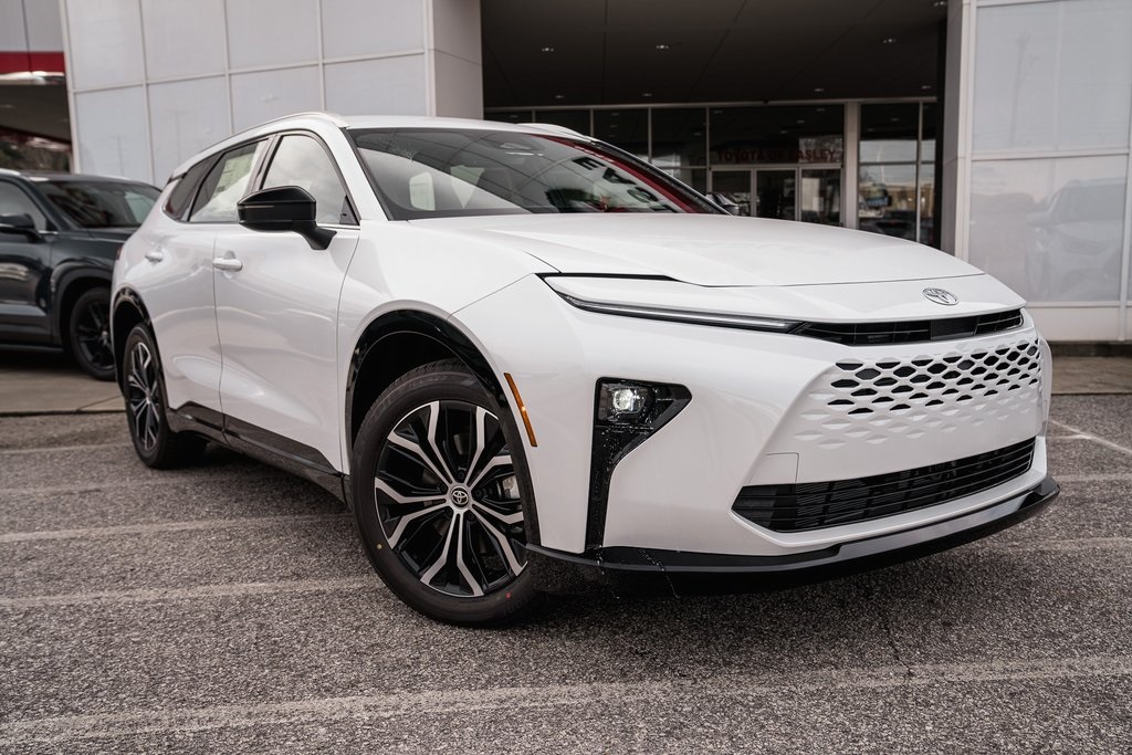 2025 Toyota Crown Signia XLE's photo