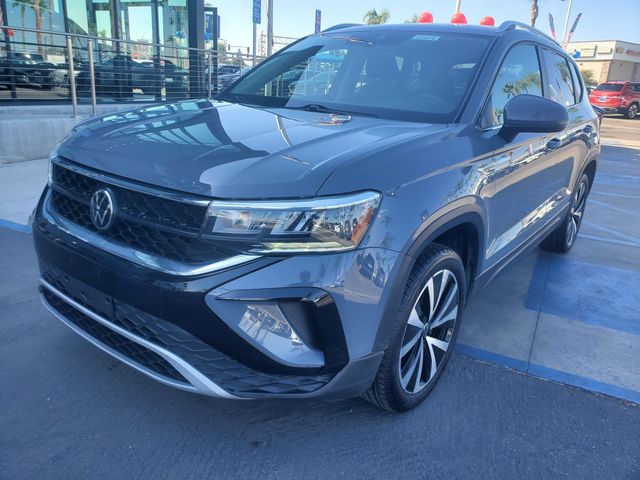 2023 Volkswagen Taos SE's photo