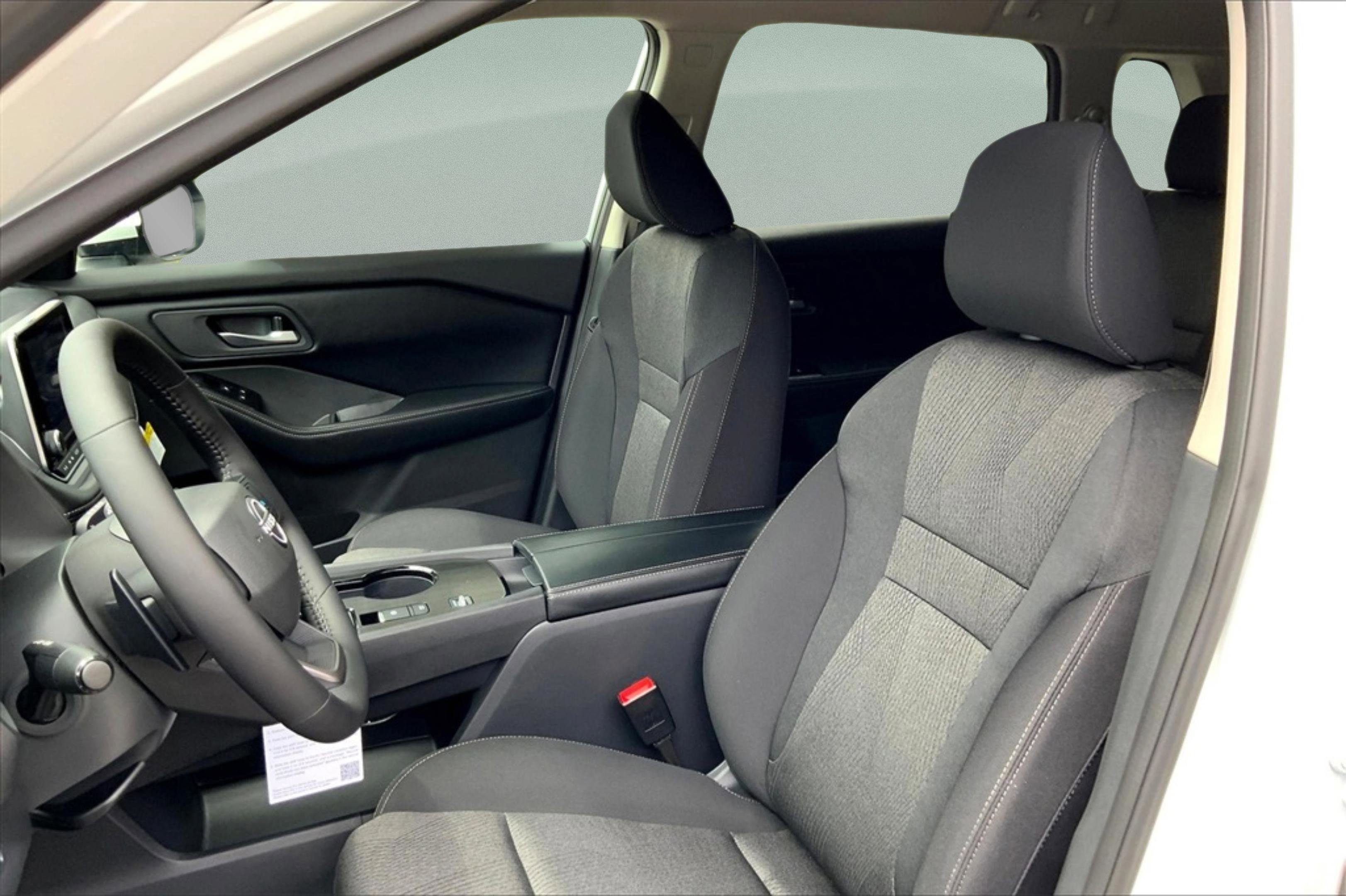 2025 Nissan Rogue SV photo 6