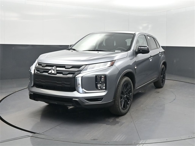 2025 Mitsubishi Outlander Sport LE's photo