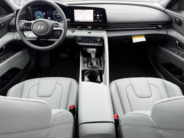 2025 Hyundai Elantra Hybrid Limited photo 6