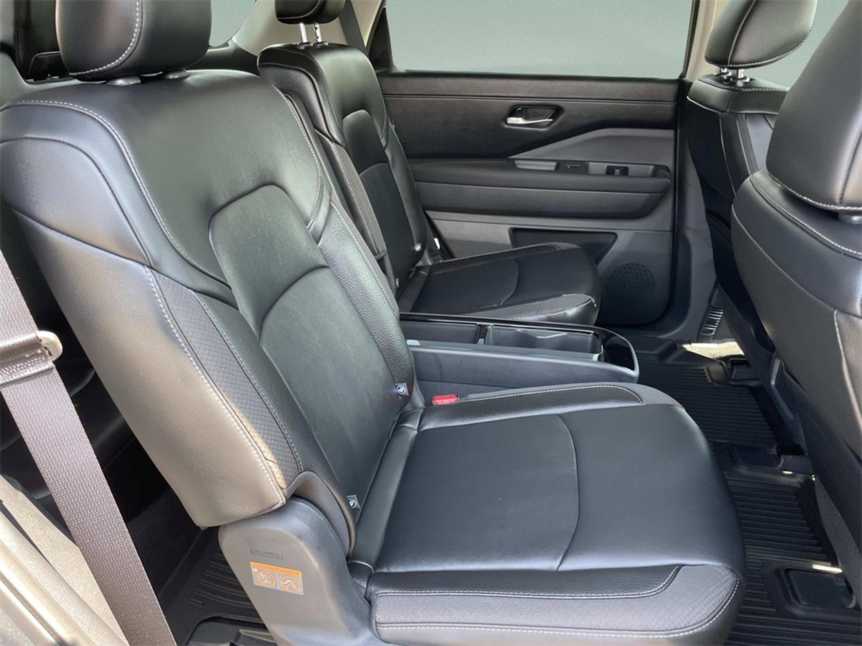 2025 Nissan Pathfinder SL photo 19