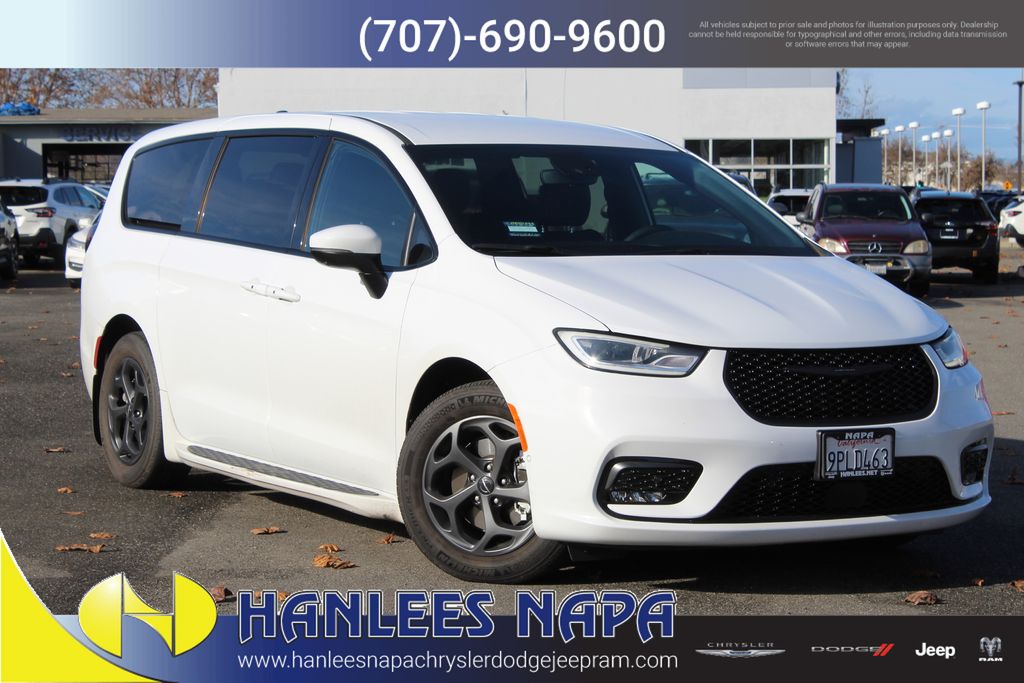 2023 Chrysler Pacifica Hybrid Touring L's photo