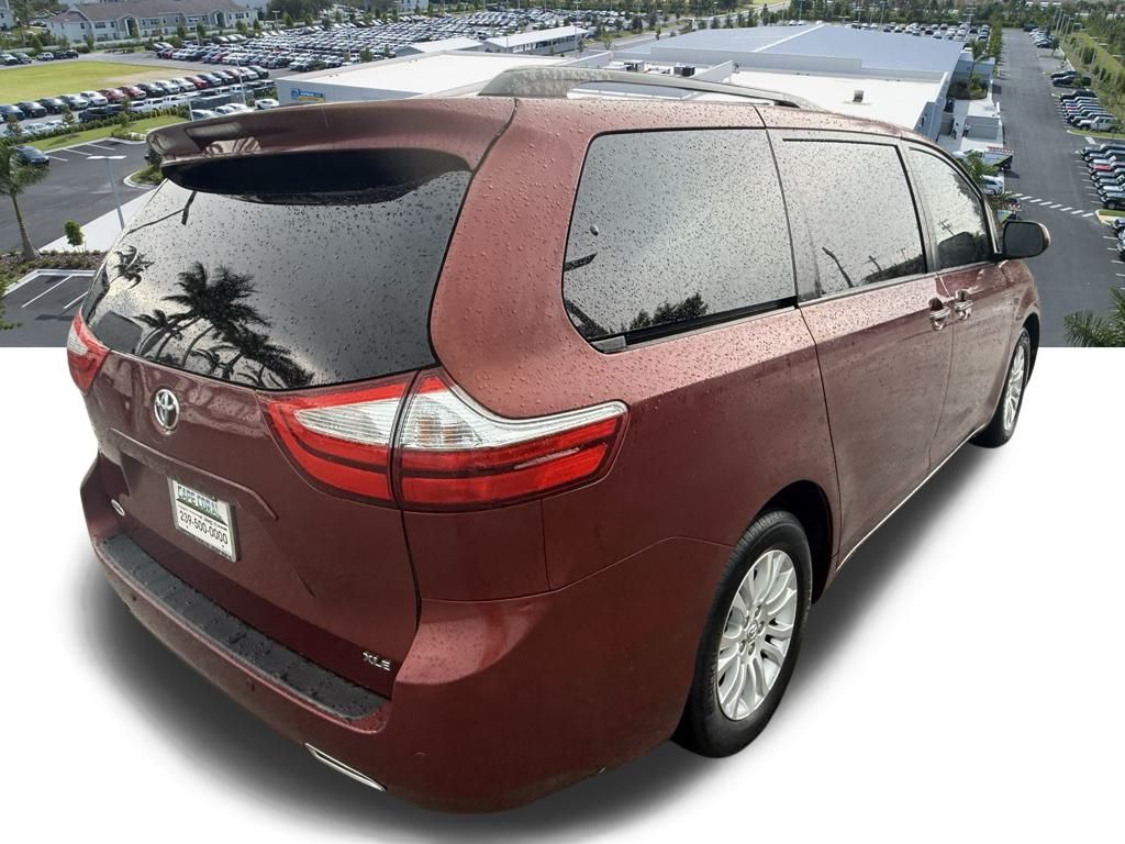 2017 Toyota Sienna L photo 3