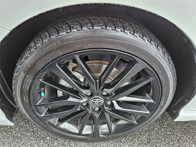 2021 Toyota Camry Hybrid XSE photo 16