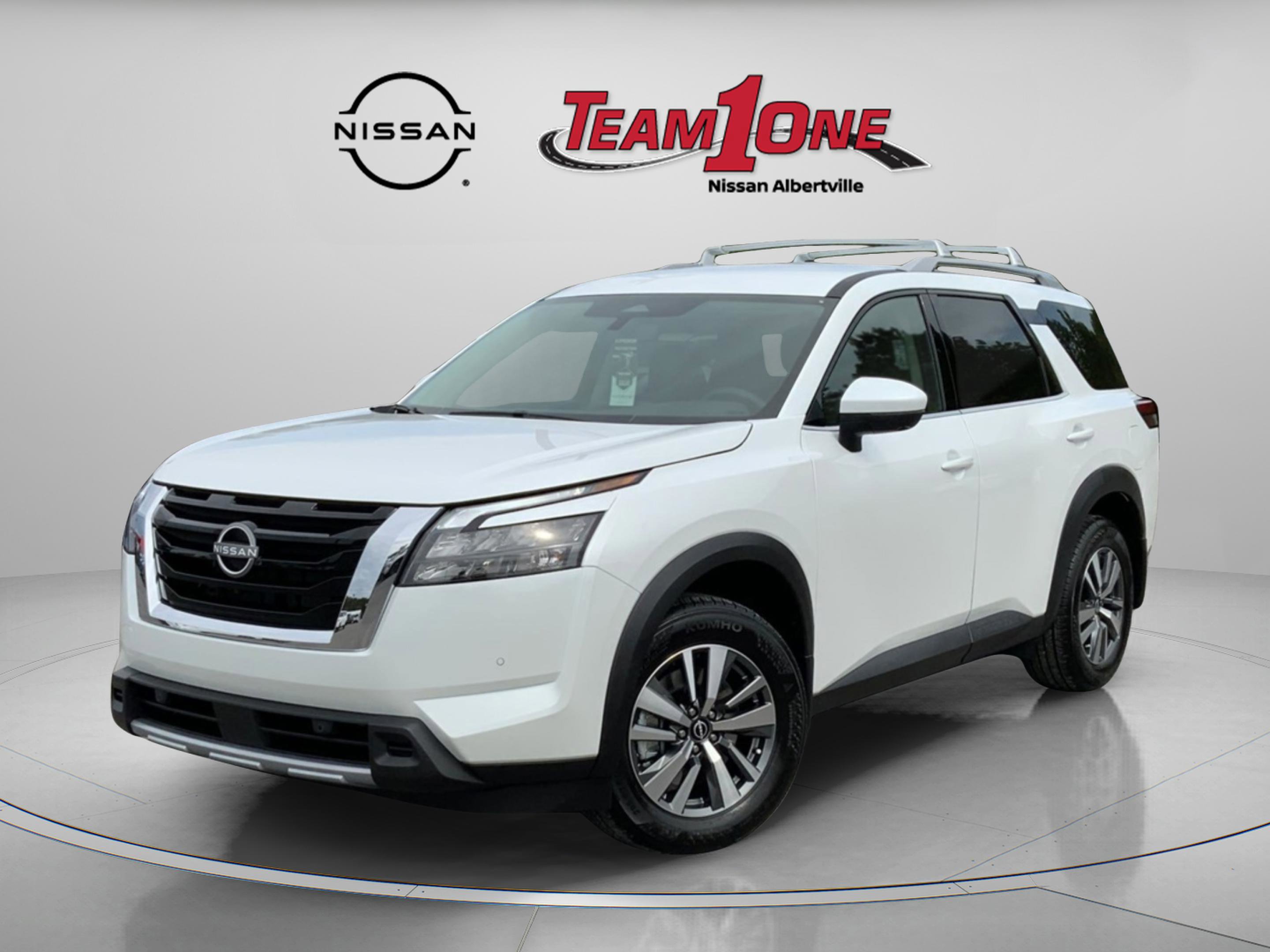 2025 Nissan Pathfinder SL photo 2