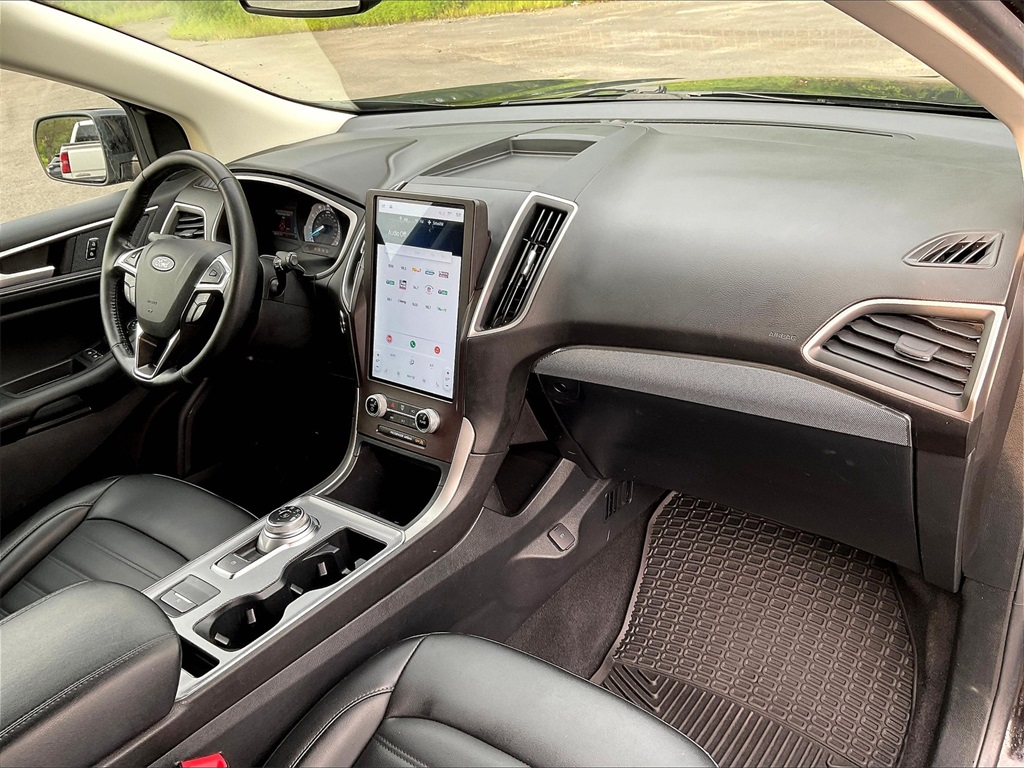 2021 Ford Edge SEL photo 14