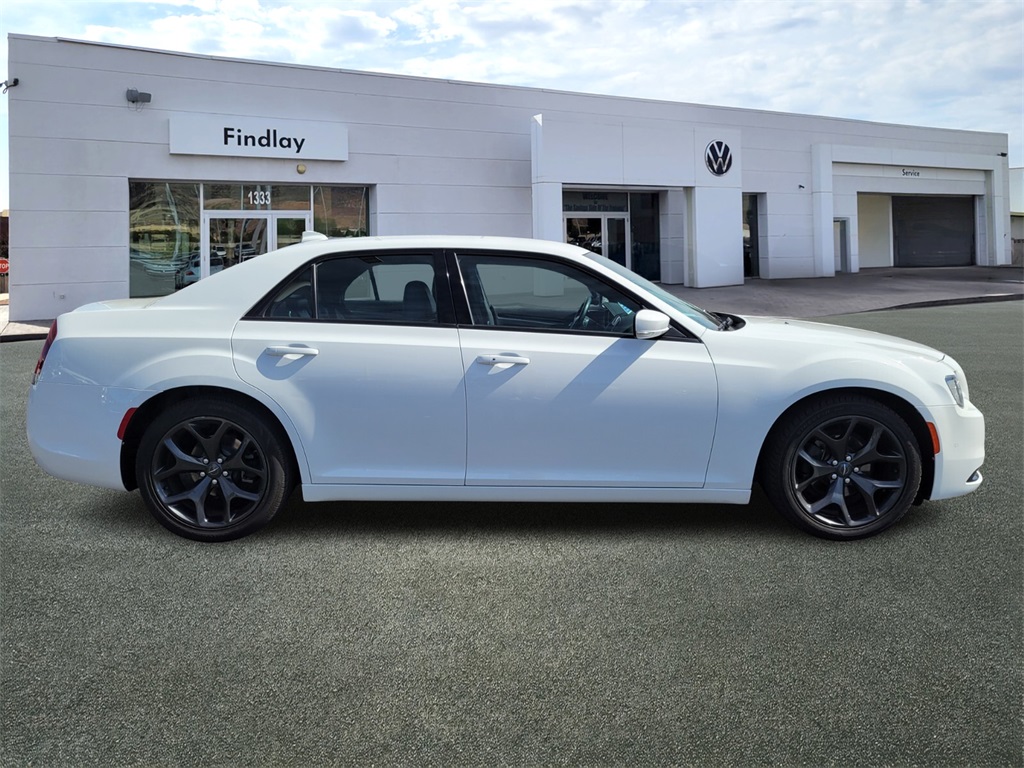 2021 Chrysler 300 S photo 3