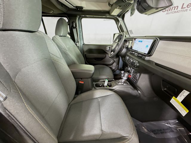 2025 Jeep Wrangler photo 24