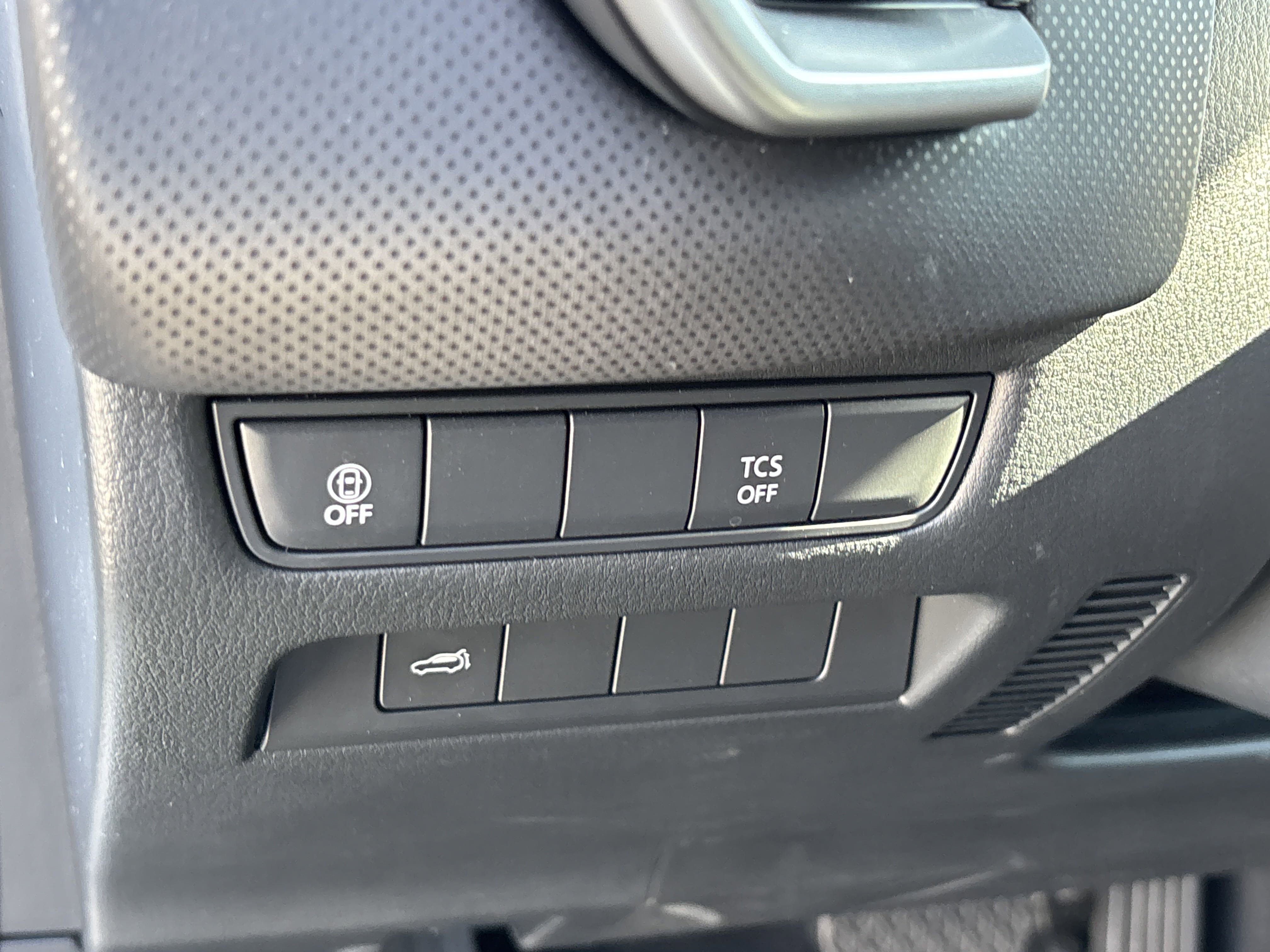 2025 Mazda CX-50 2.5 S Preferred photo 4