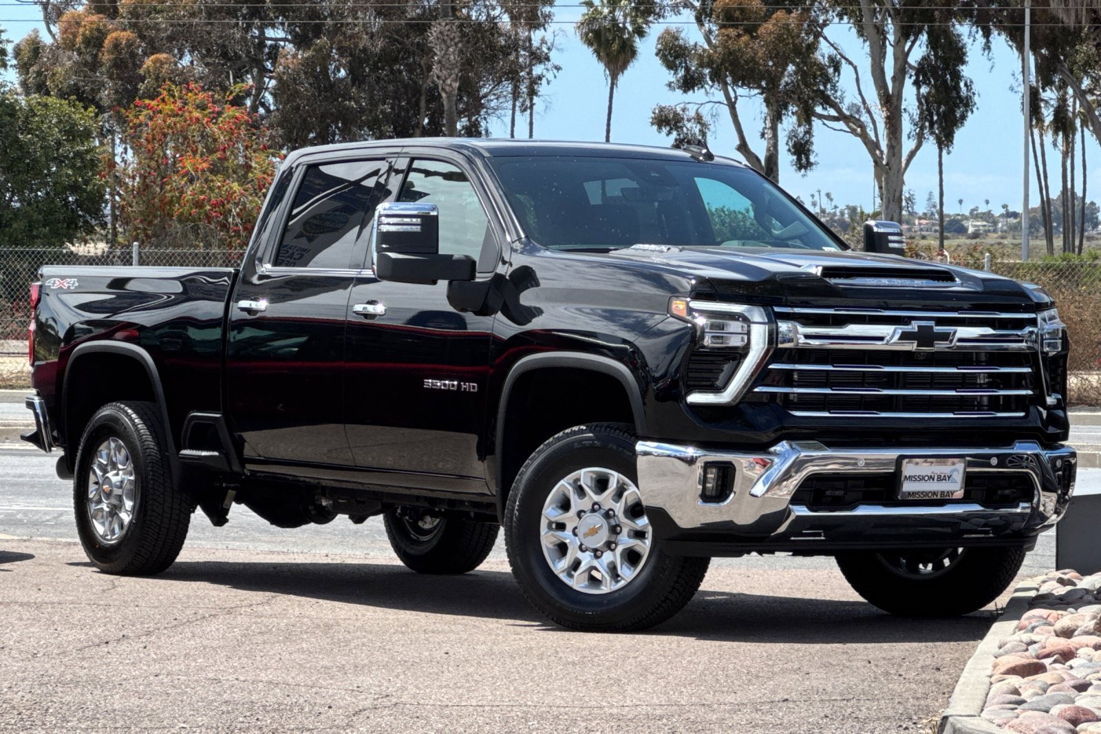 2025 Chevrolet Silverado 3500HD LTZ photo 2