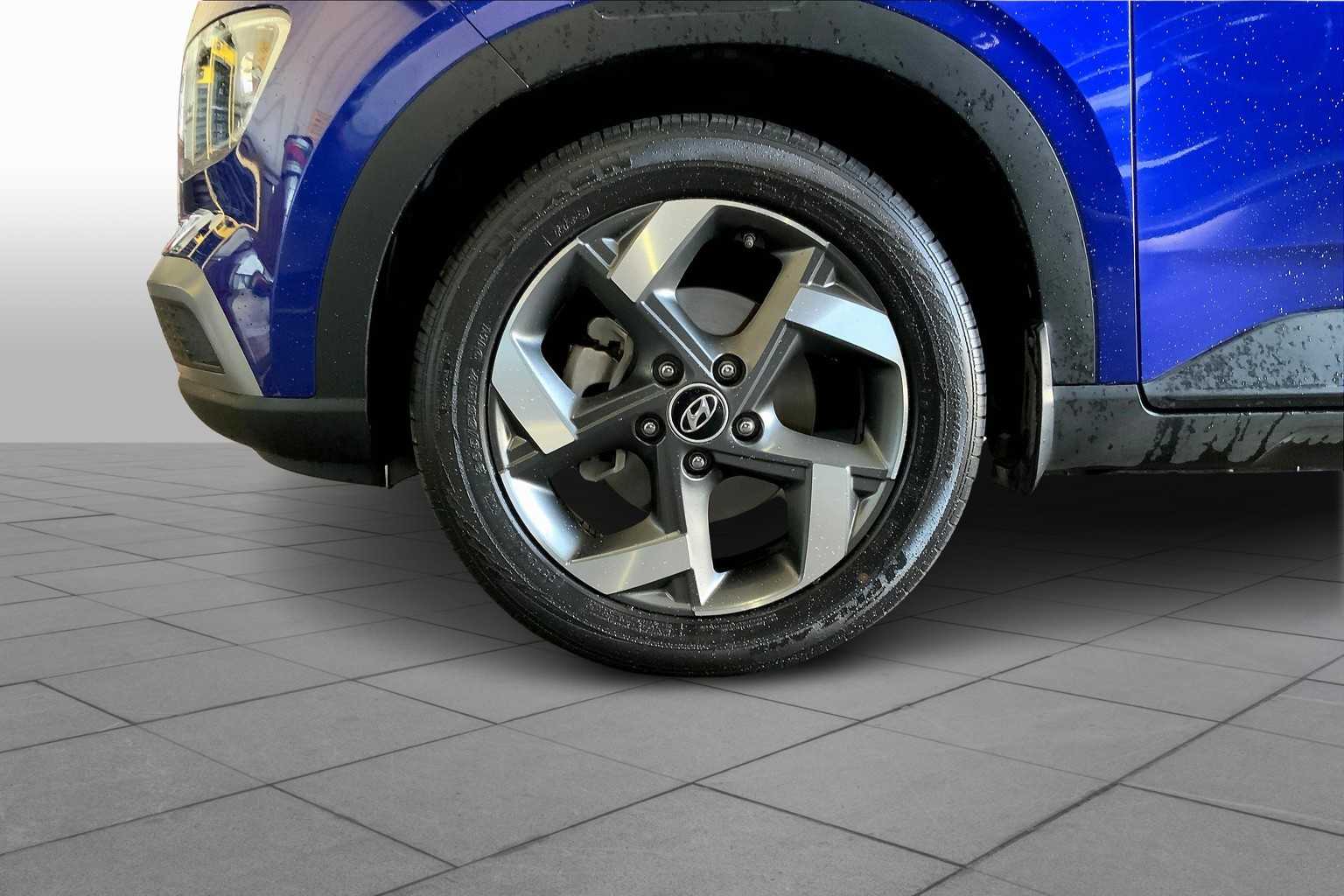2023 Hyundai Venue Limited photo 9