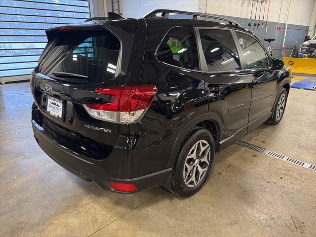 2023 Subaru Forester Premium photo 3