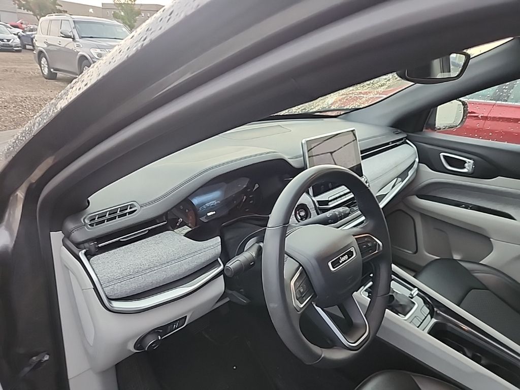 2024 Jeep Compass Latitude photo 9